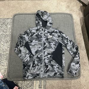 Nike camo jacket, size youth XL, like new